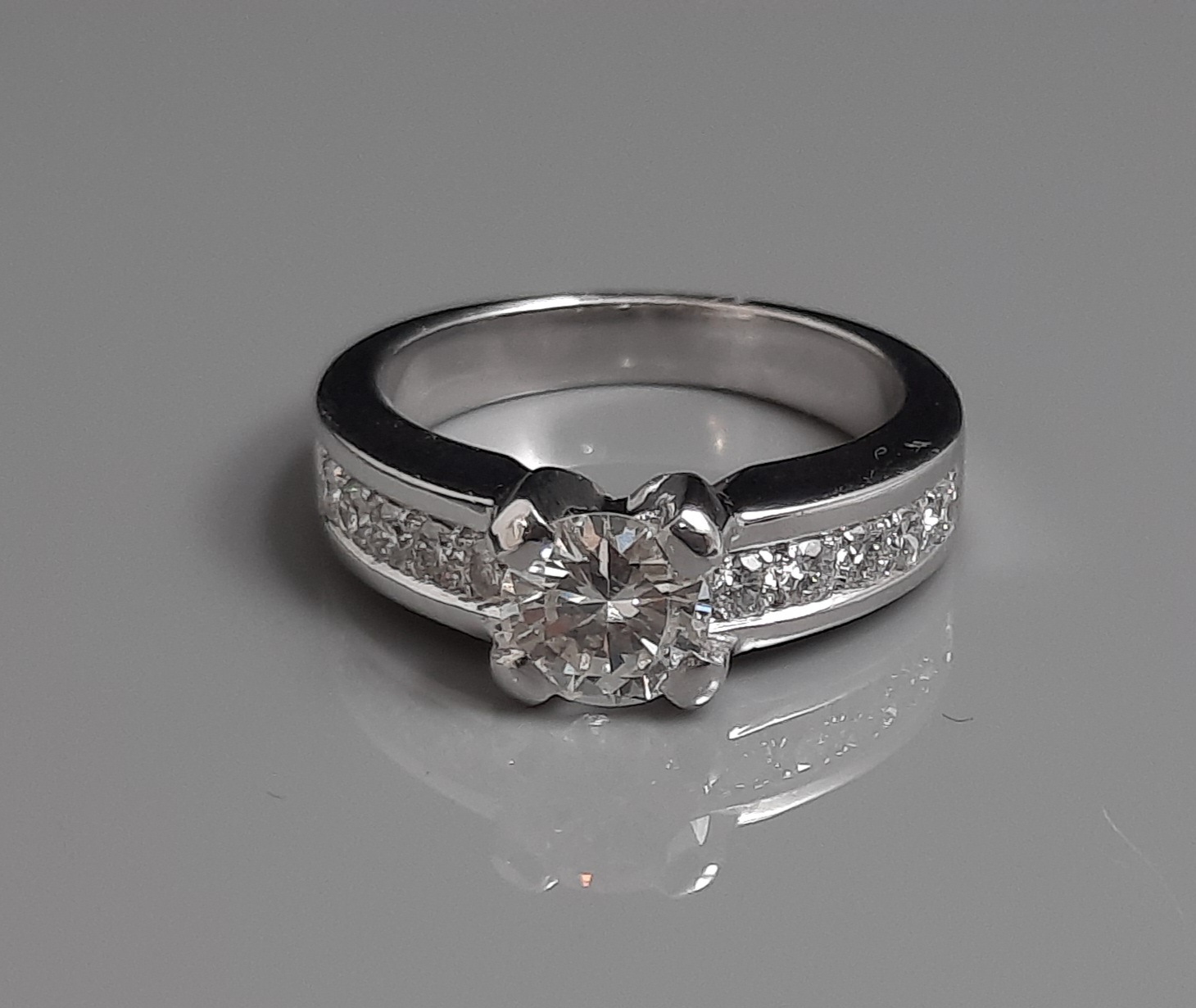 Anel ouro amarelo diamante