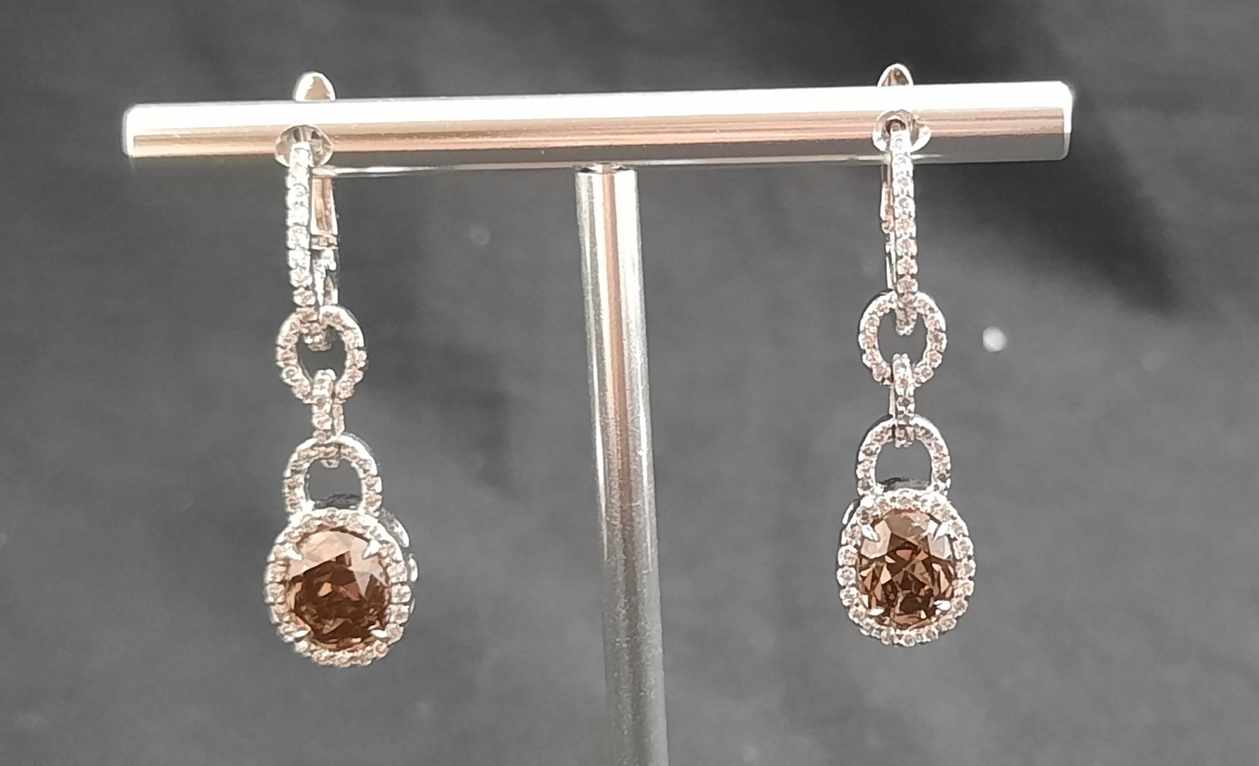 Brinco ouro branco diamante Fancy