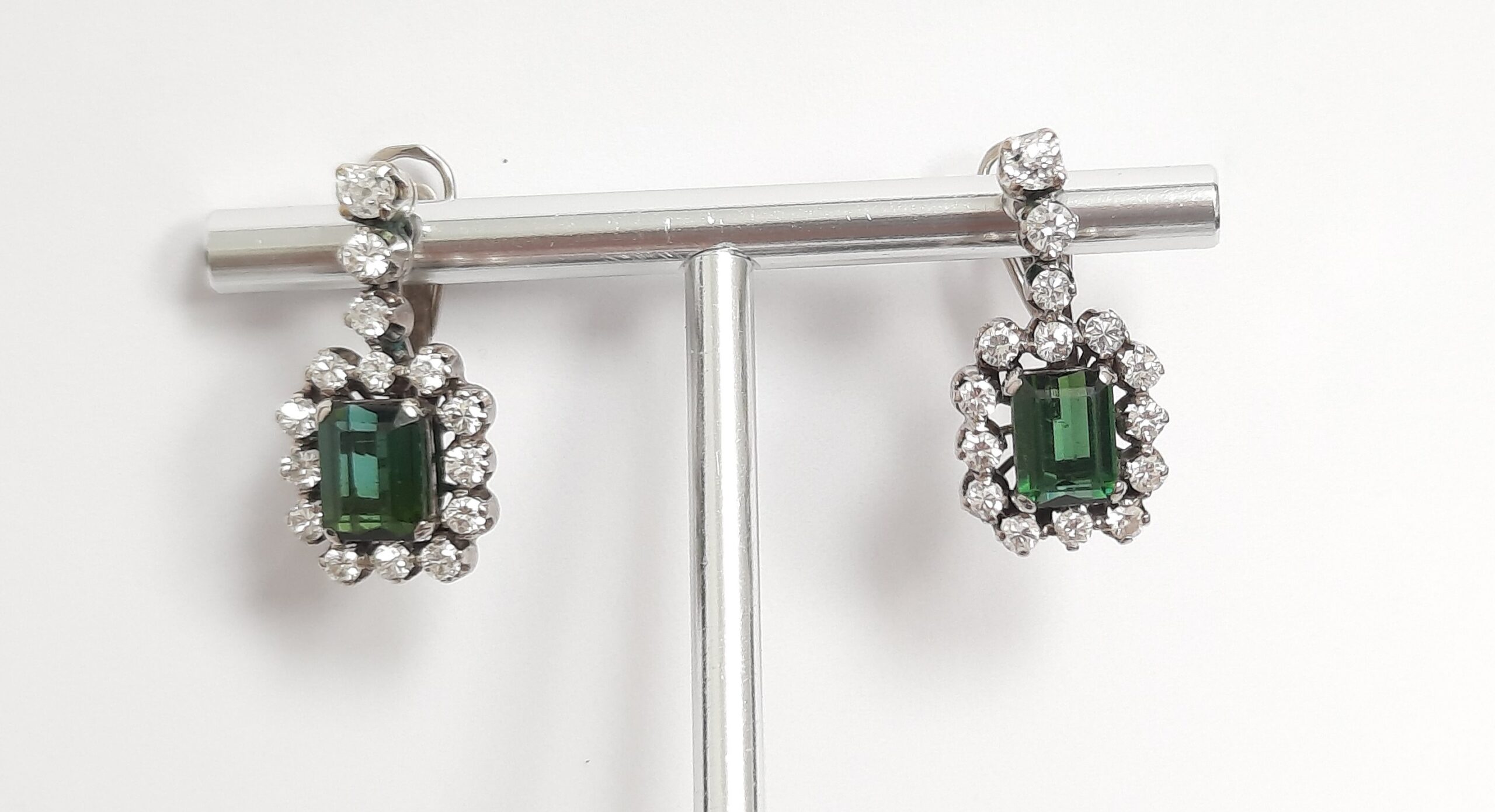 Brinco ouro branco turmalina verde diamante