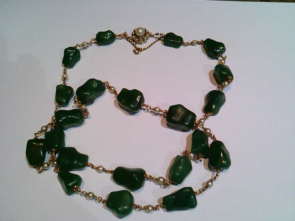 Colar ouro amarelo. crisoprásios. pérolas. 107.6g